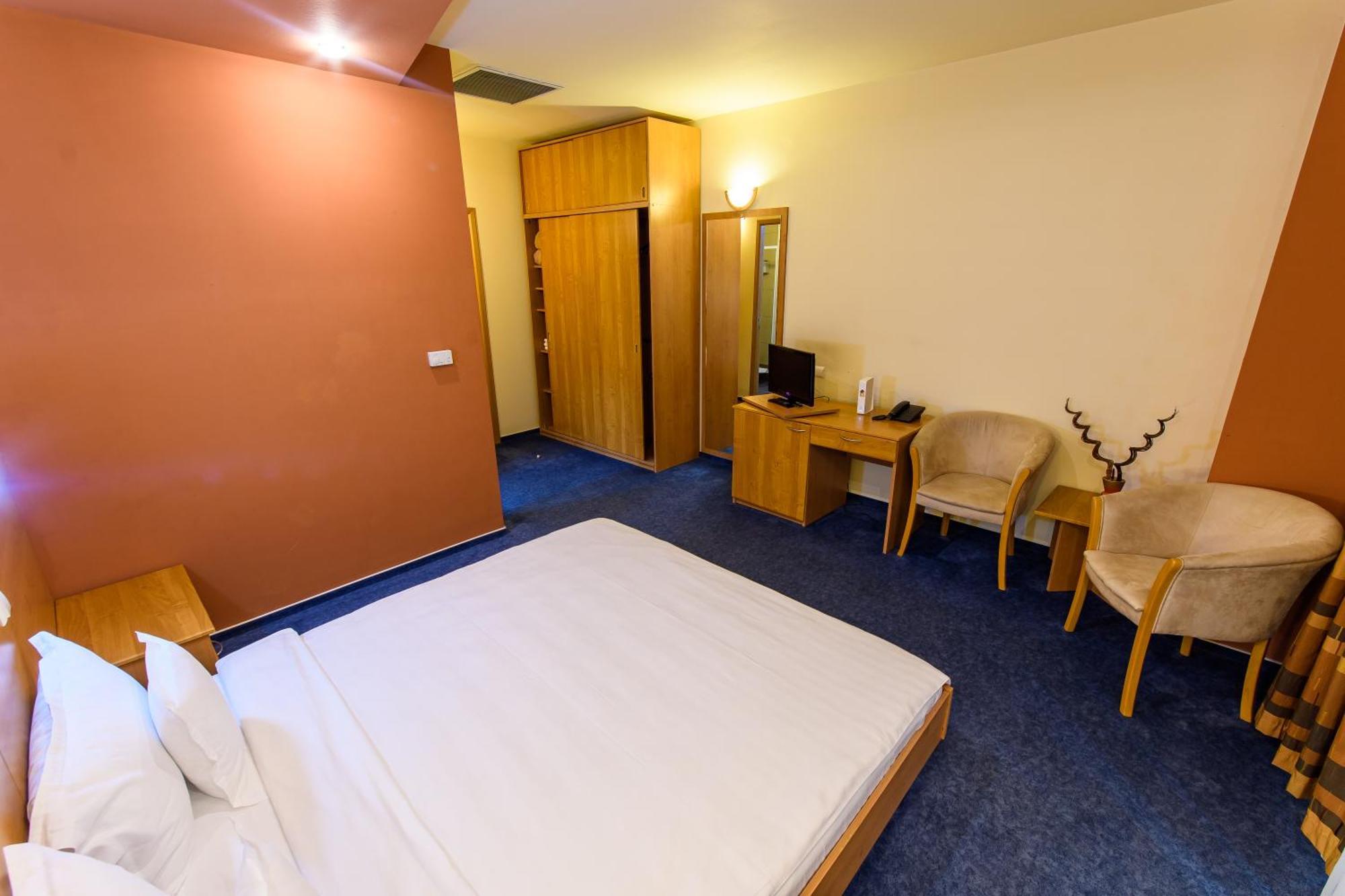 Hotel Torontal Temešvár Exteriér fotografie