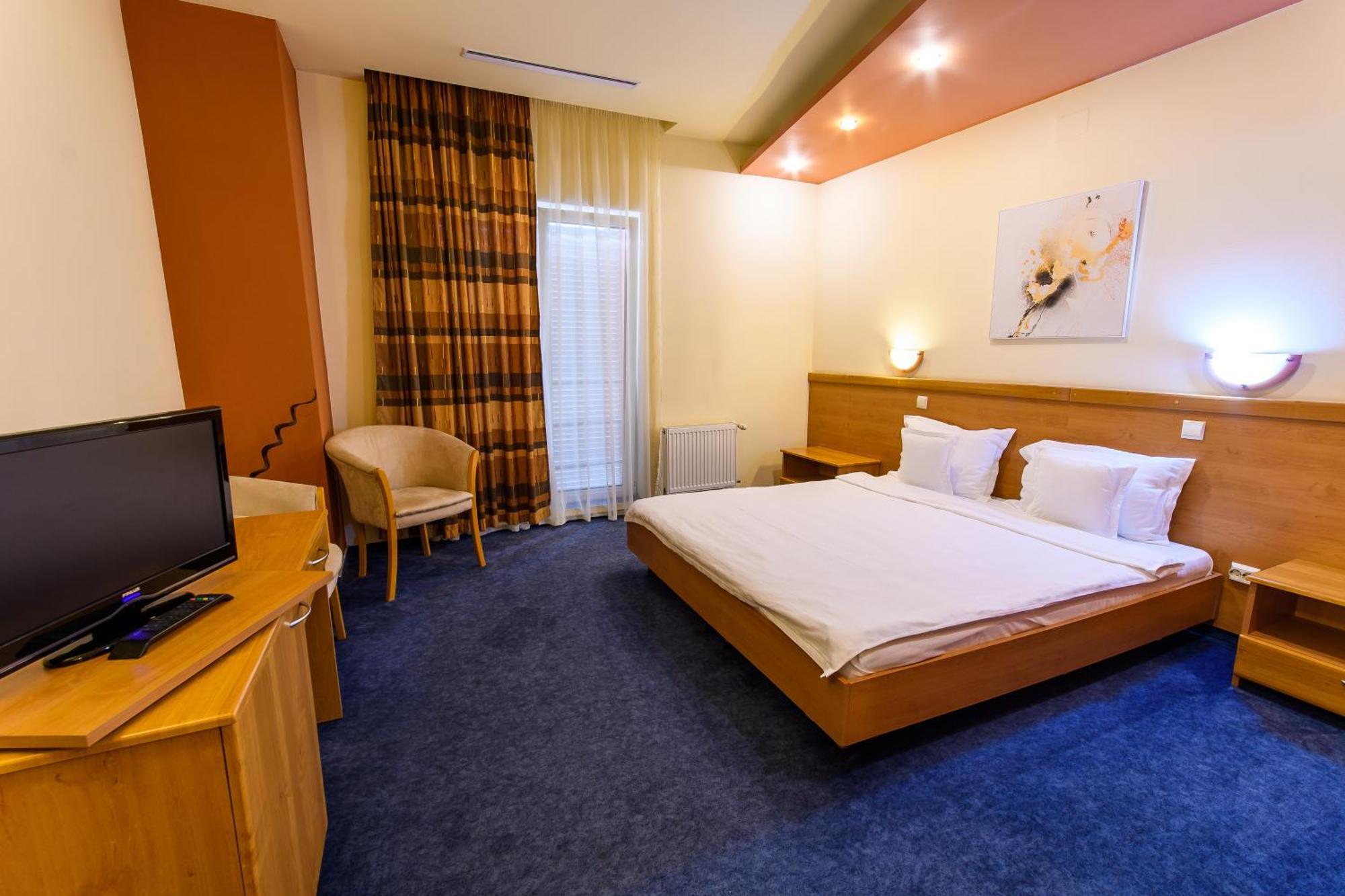 Hotel Torontal Temešvár Exteriér fotografie